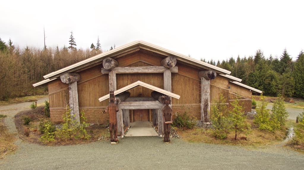 The Bamfield Motel Salmon Beach Exterior photo