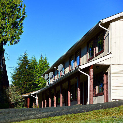 The Bamfield Motel Salmon Beach Exterior photo