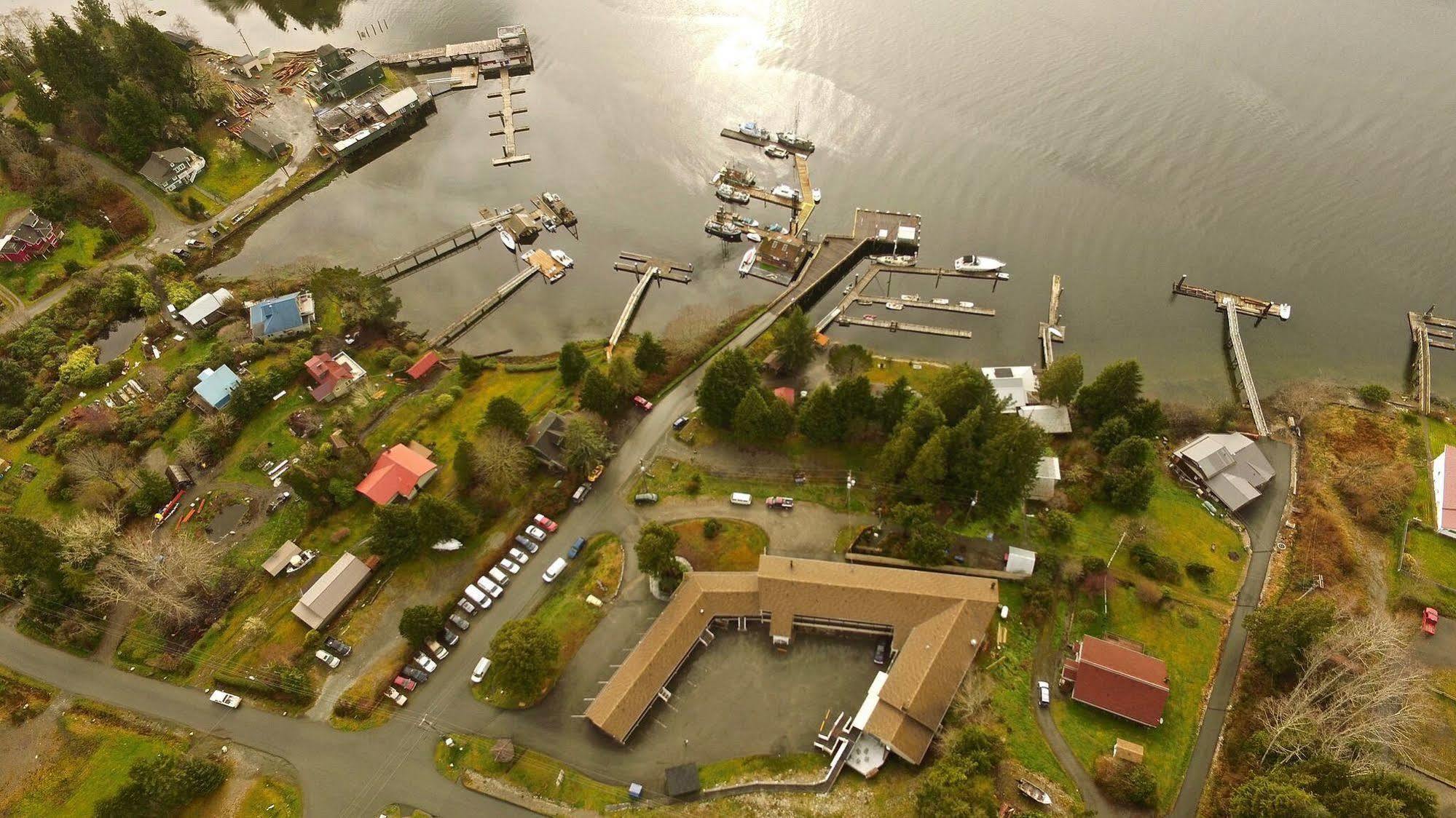 The Bamfield Motel Salmon Beach Exterior photo